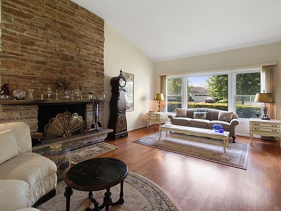 2nd image of 2620 Mulberry Ln