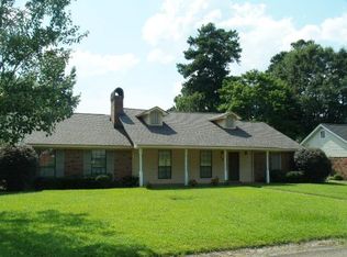 15 Friar Tuck Cir, Columbus, MS 39705