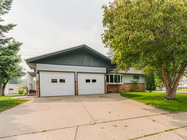 1942 N 6th St, Bismarck, ND 58501