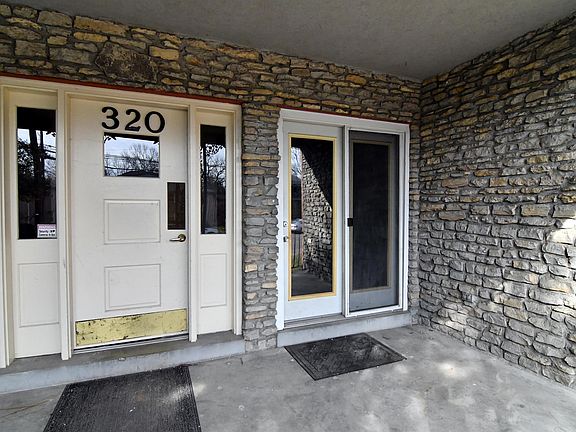 3rd image of 320 Idlewylde Dr #4