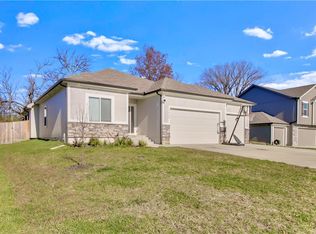 1008 NW Crestwood Dr, Grain Valley, MO 64029