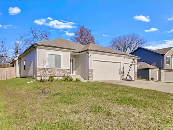 1008 NW Crestwood Dr, Grain Valley, MO 64029