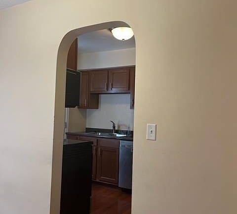 3rd image of 1018 Crosley Ave