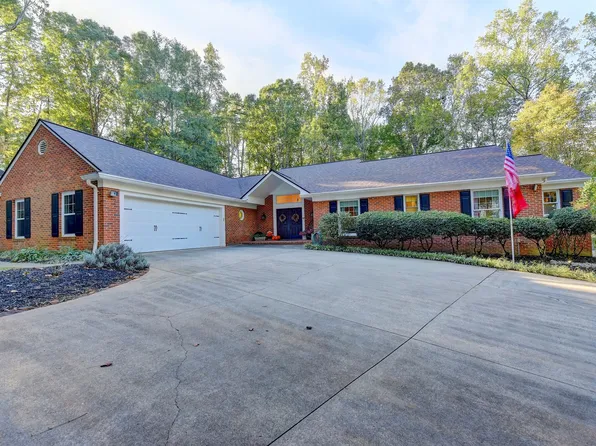 560 Delia Dr, Commerce, GA 30529