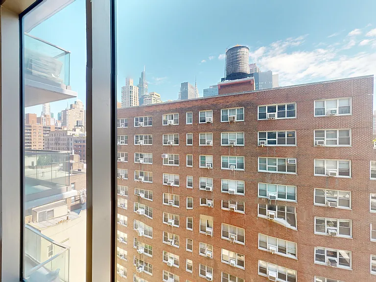 237 E 34th St #1004 — Photo 10