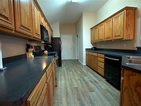 3rd image of 306 Creekside Way