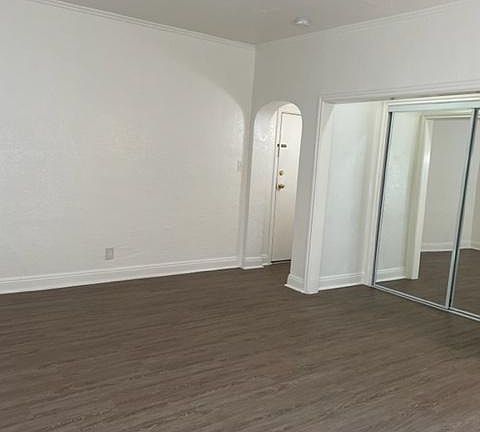 2nd image of 1932 W 25th St APT 25