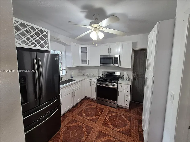 28 NE 49th St — Photo 16