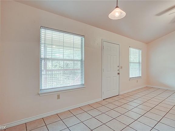 3rd image of 412 Burleson St APT 102