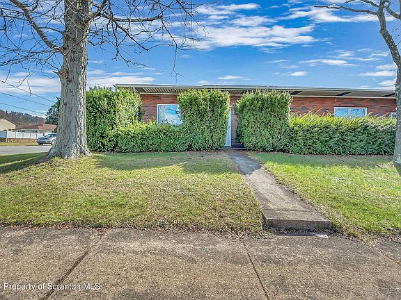 2nd image of 801 Moosic Rd