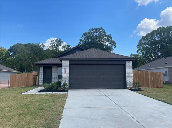 912 Constitution Dr, Bay City, TX 77414