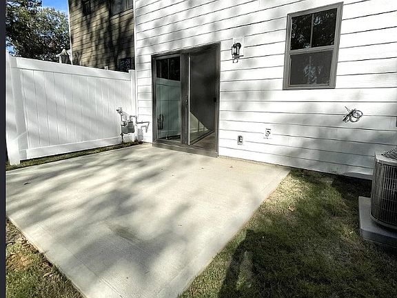 4th image of 53 Connaught Ct #1