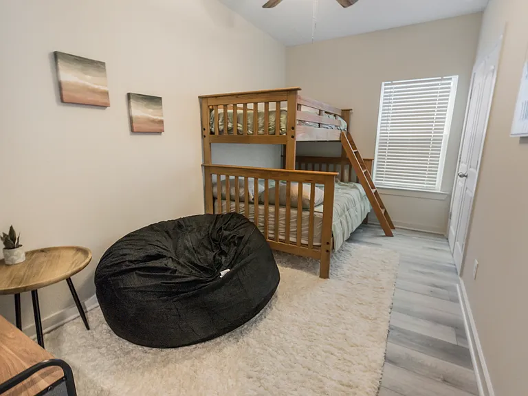 114 S G St — Photo 15