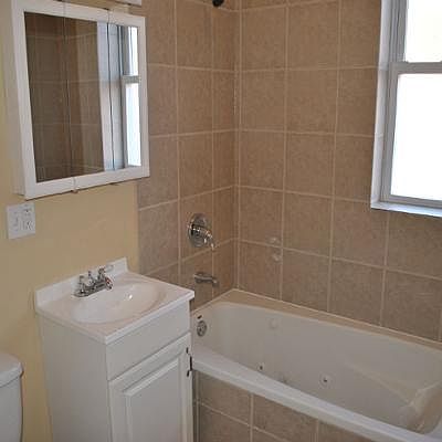 5th image of 2015 W Jarvis Ave APT 3