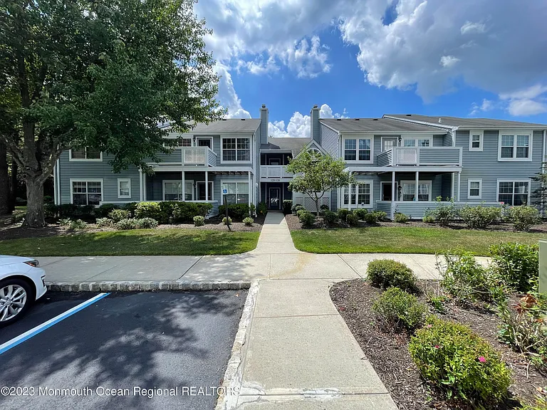 134 Cypress Ct — Photo 1