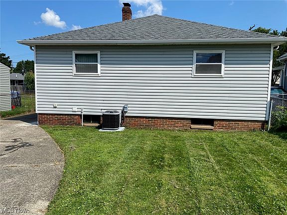 2nd image of 6825 Traymore Ave