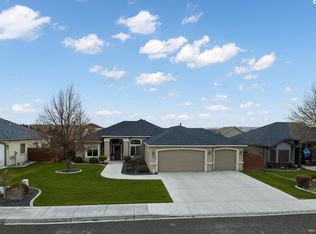 8807 W Bruneau Ave, Kennewick, WA 99336