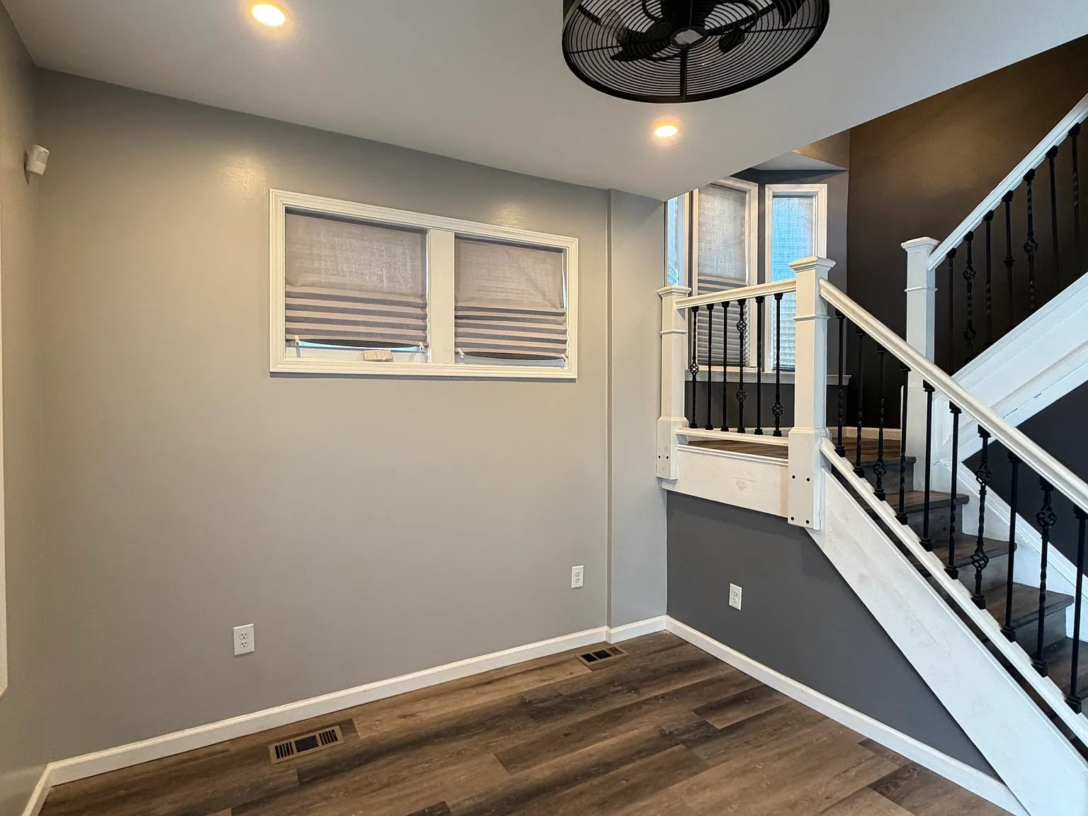 5 bed, 2.5 bath, 3000 sqft, $2,850 — Photo 2