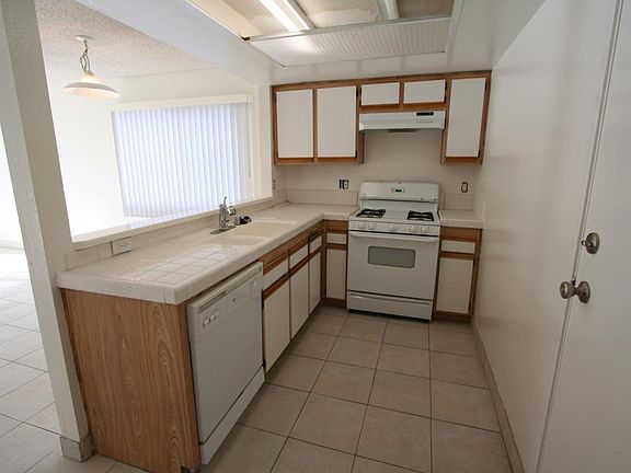 2nd image of 514 Bernard St APT C2