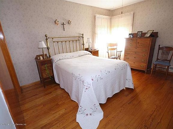 5th image of 425 Winchester Ave
