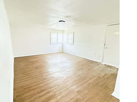 5th image of 435 SE 53rd St