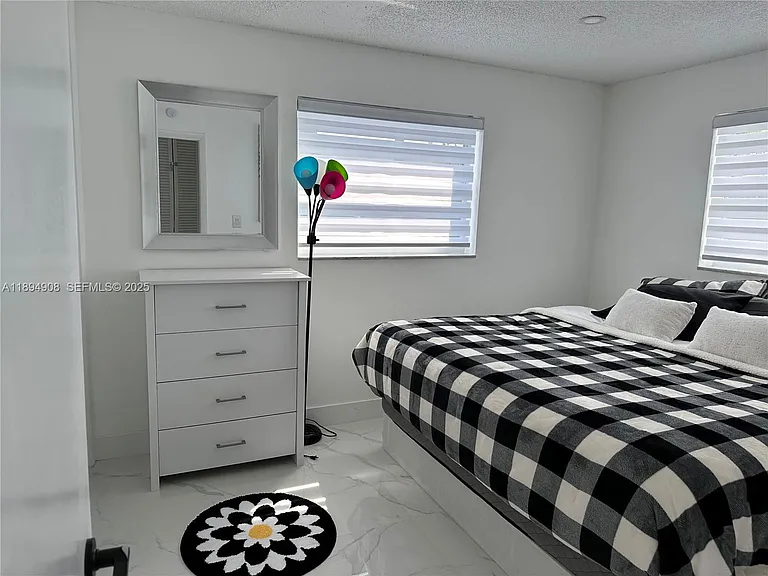 4531 SW 42nd Ter — Photo 11
