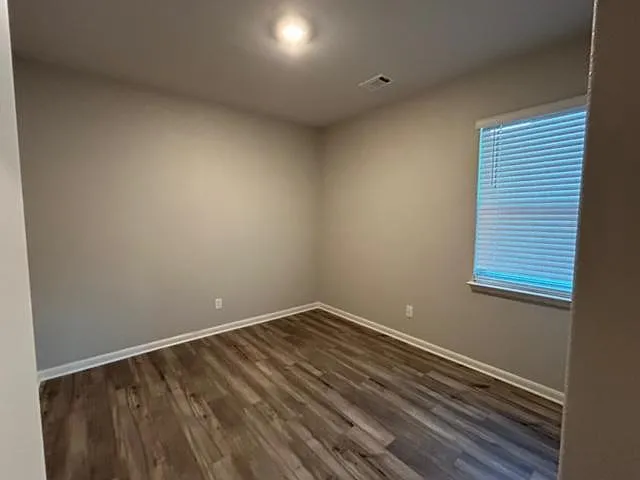 1117 Wheatfield Ln — Photo 3