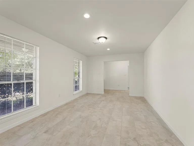 22019 Kenchester Dr — Photo 14
