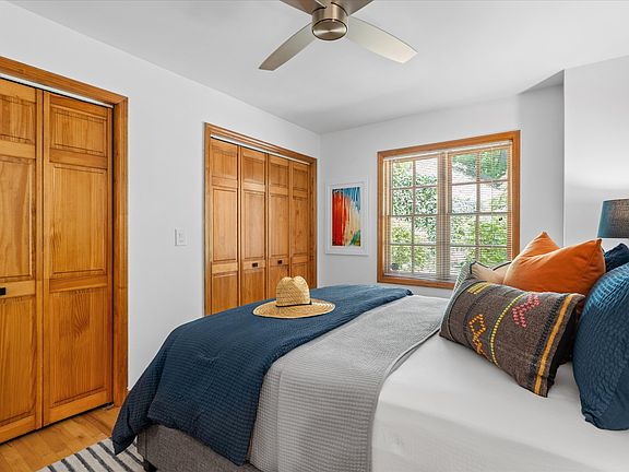 32nd image of 340 Parsons Shrs