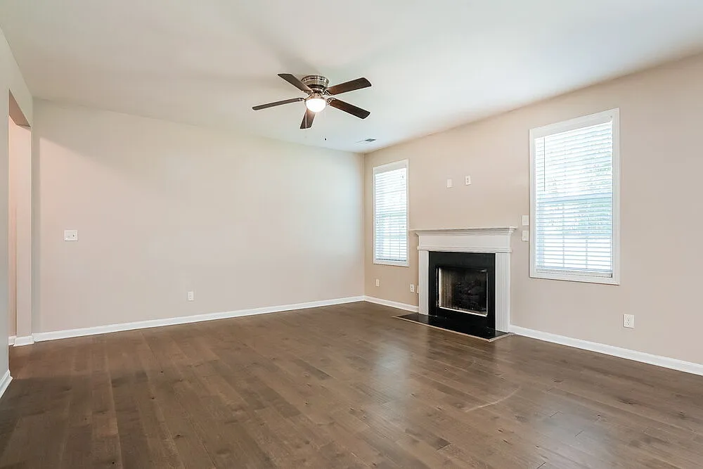 4 bed, 2.5 bath, 1888 sqft, $2,100 — Photo 4