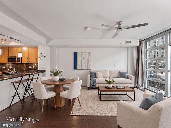 5th image of 1025 1st St SE APT 202