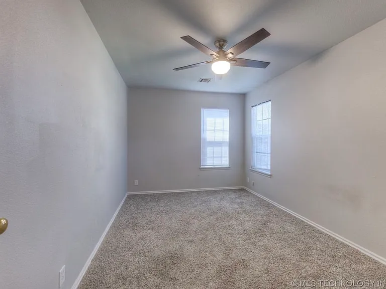 Larger bedroom (before furnishing)