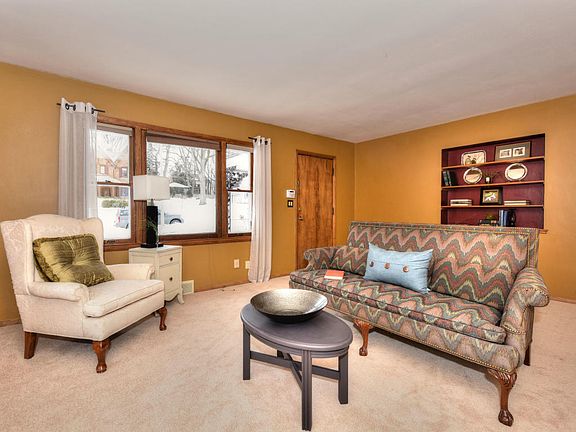 5th image of 104 N 87th St