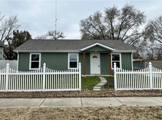 810 N Locust St, Ottawa, KS 66067