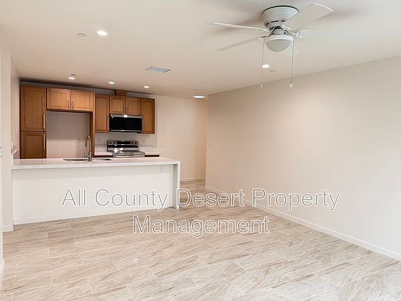 4th image of 517 S Mountain View Dr Unit 1