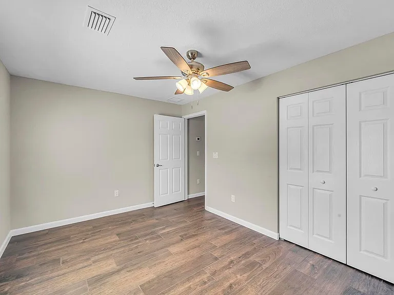 574 NW Bayshore Blvd — Photo 35