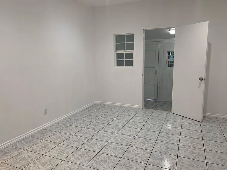 329 S Hidalgo Ave — Photo 11