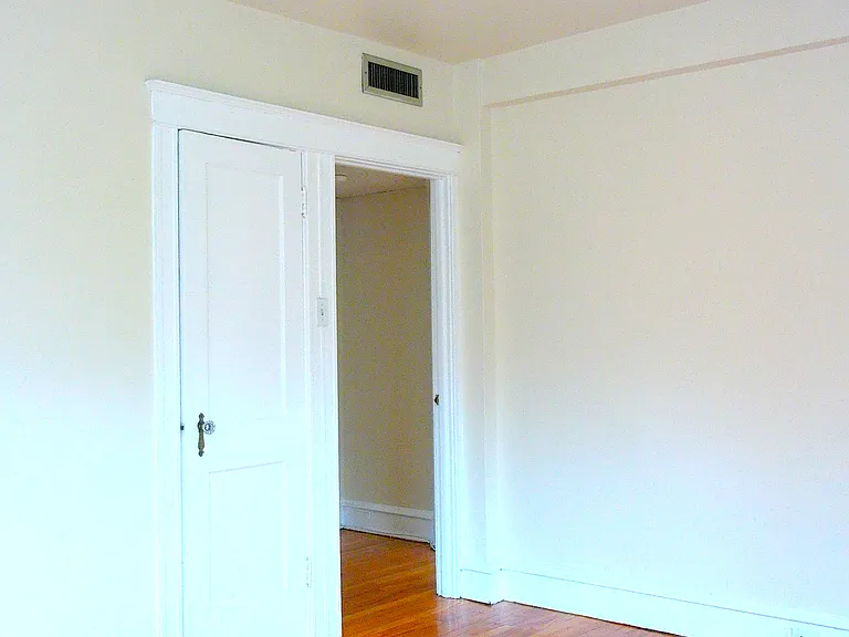 Park Spring Manor — Photo 17