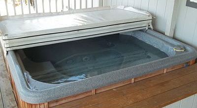 Built in Hot Tub in the Deck!