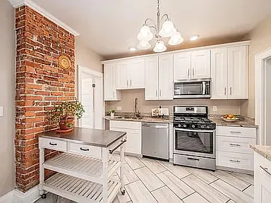 3 bed, 2.5 bath, 1600 sqft, $2,800 — Photo 3