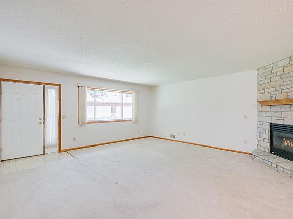 5th image of 6815 York Pl N