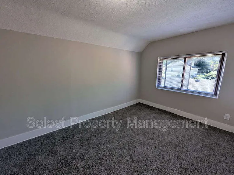 1235 Huestis Ave #B — Photo 13