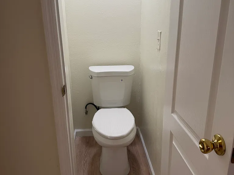 1930 Irving Ave #1930 — Photo 18