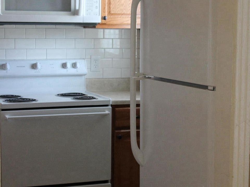 1st image of 907 E Reppto St APT B