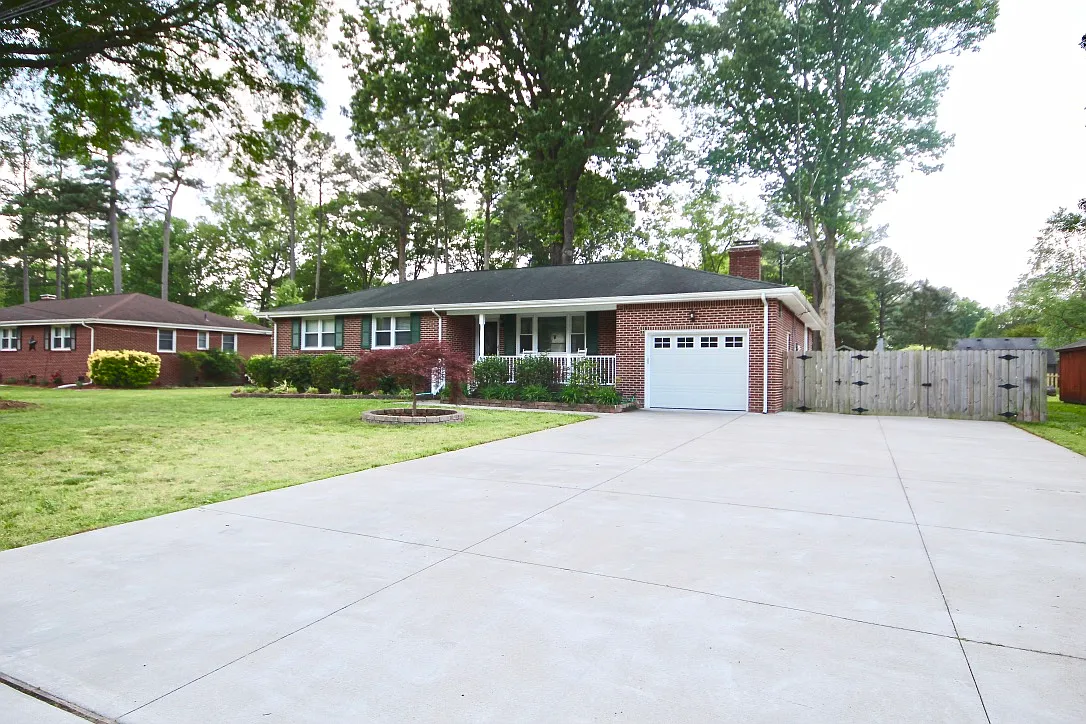 400 Briarfield Drive - - — Photo 4