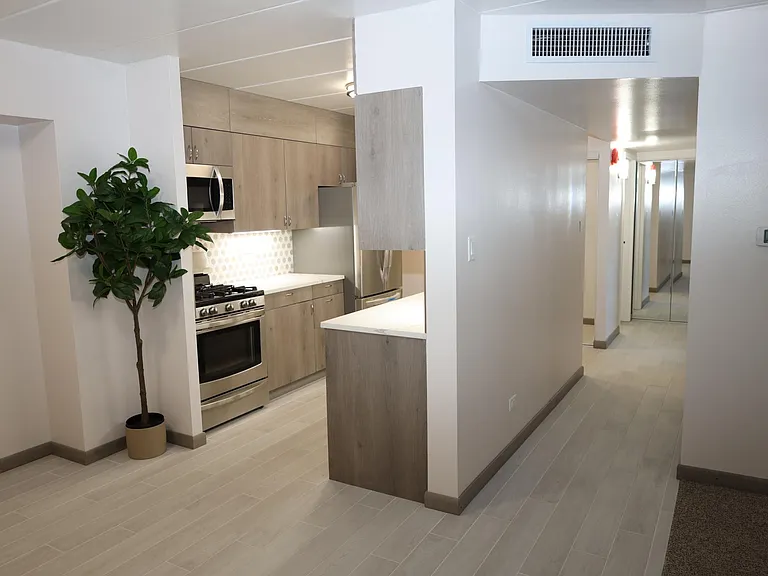 300 S Roselle Rd #310 — Photo 1