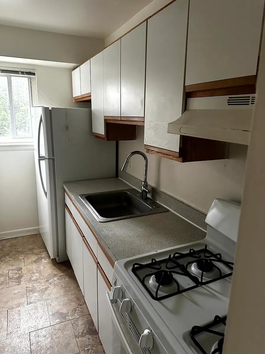 Building Photo - 4010 Hampden St #204