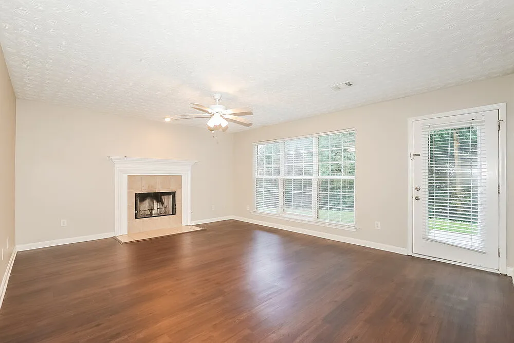 4 bed, 2.5 bath, 2895 sqft, $2,435 — Photo 4