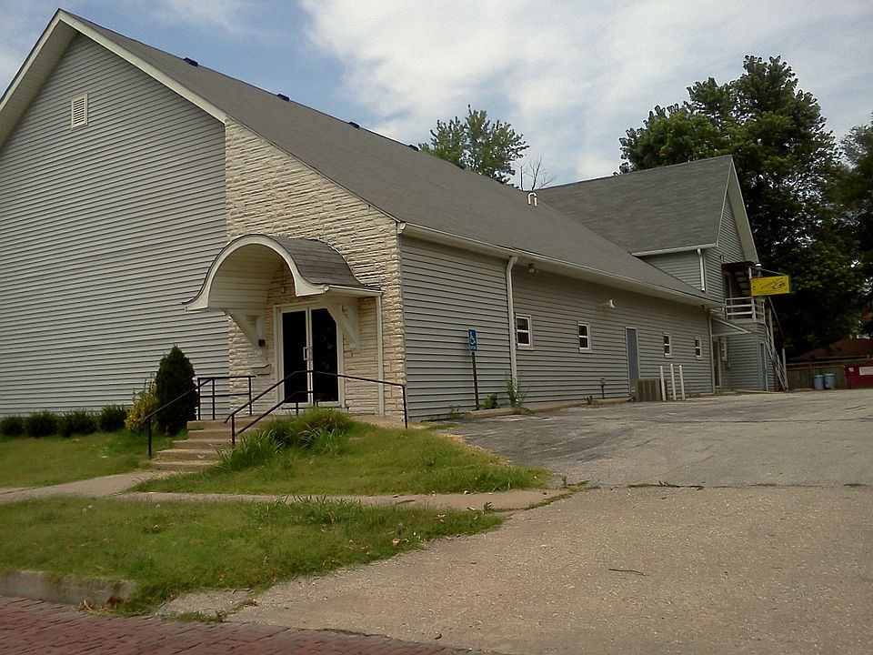 2nd image of 200 E 8th St