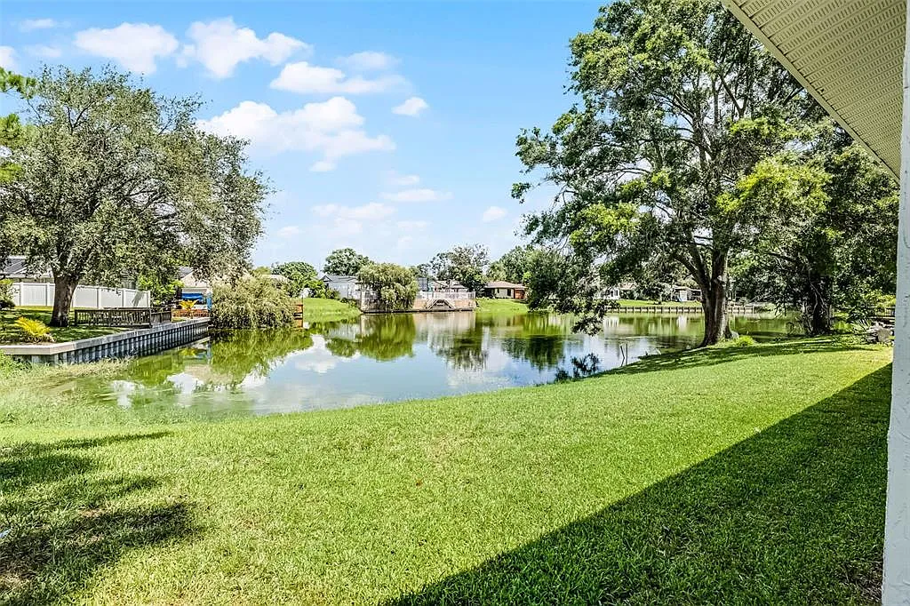 4 bed, 2.0 bath, 1741 sqft, $3,000 — Photo 2